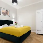 Friendhouse Apartments Starovislna
